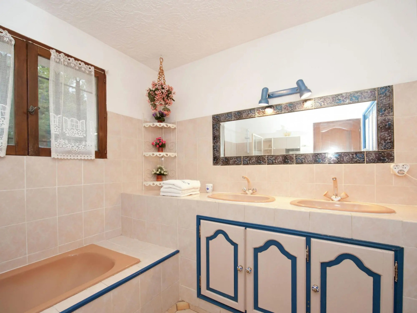 Gorgeous Holiday Home in Bagnols-en-forêt With Private Pool