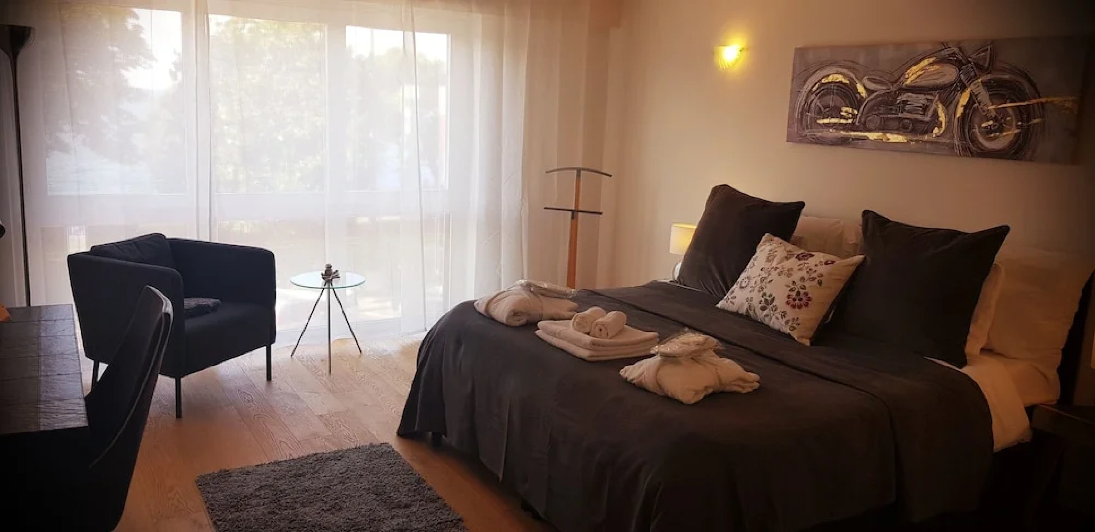 citycentre lake view apartment