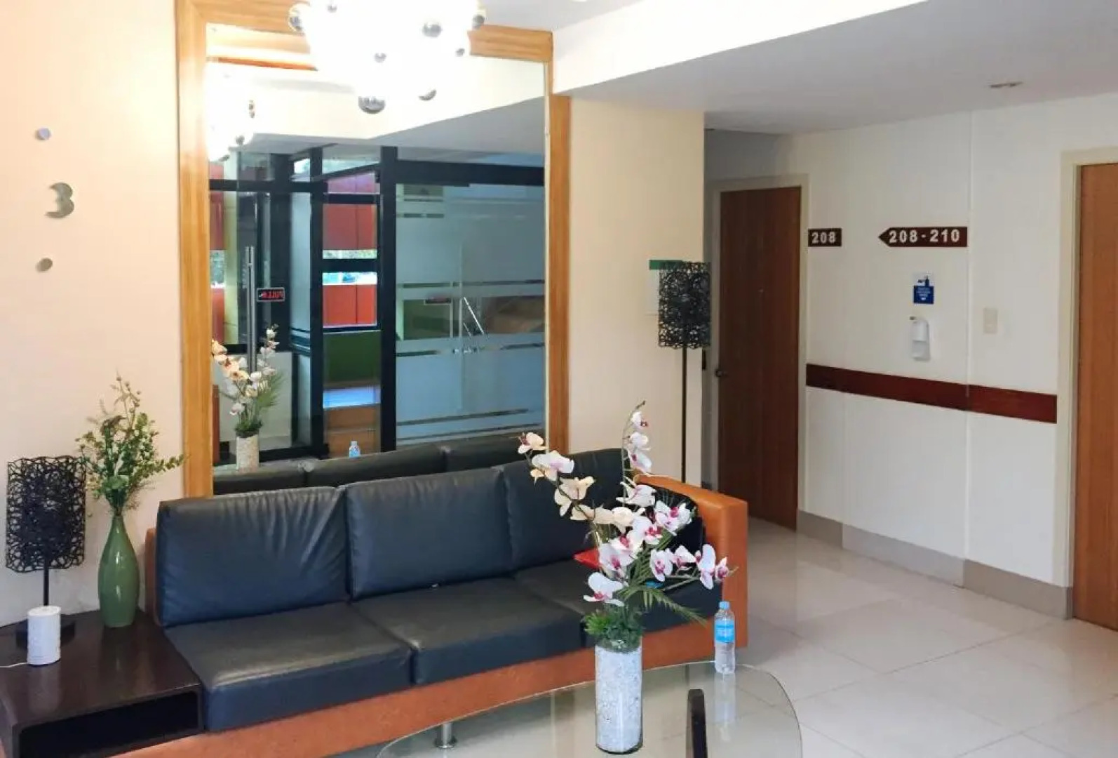 RedDoorz Plus @ ABC Landmark Hotel