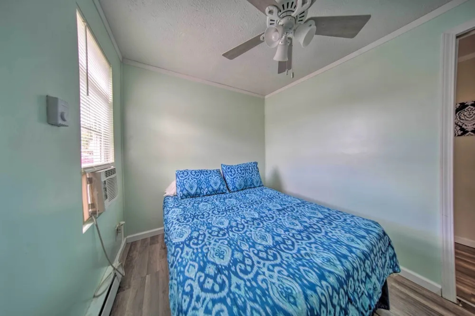 Geneva-on-the-lake Cottage w/ Patio: Walk to Shore