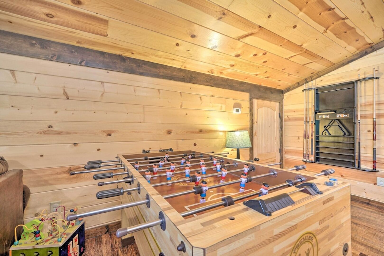 Broken Bow Escape w/ Hot Tub & Basketball Court!