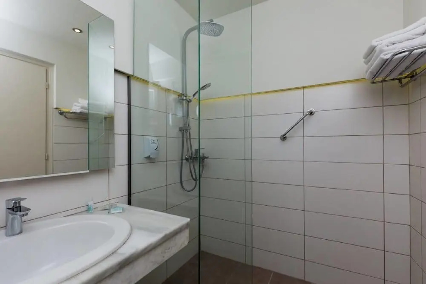 Отель Beis Beach