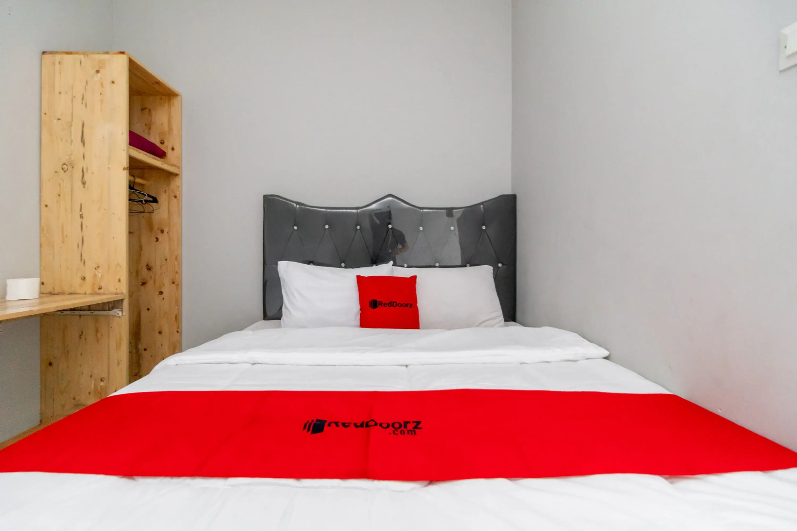 RedDoorz Plus Near Jungeland Sentul