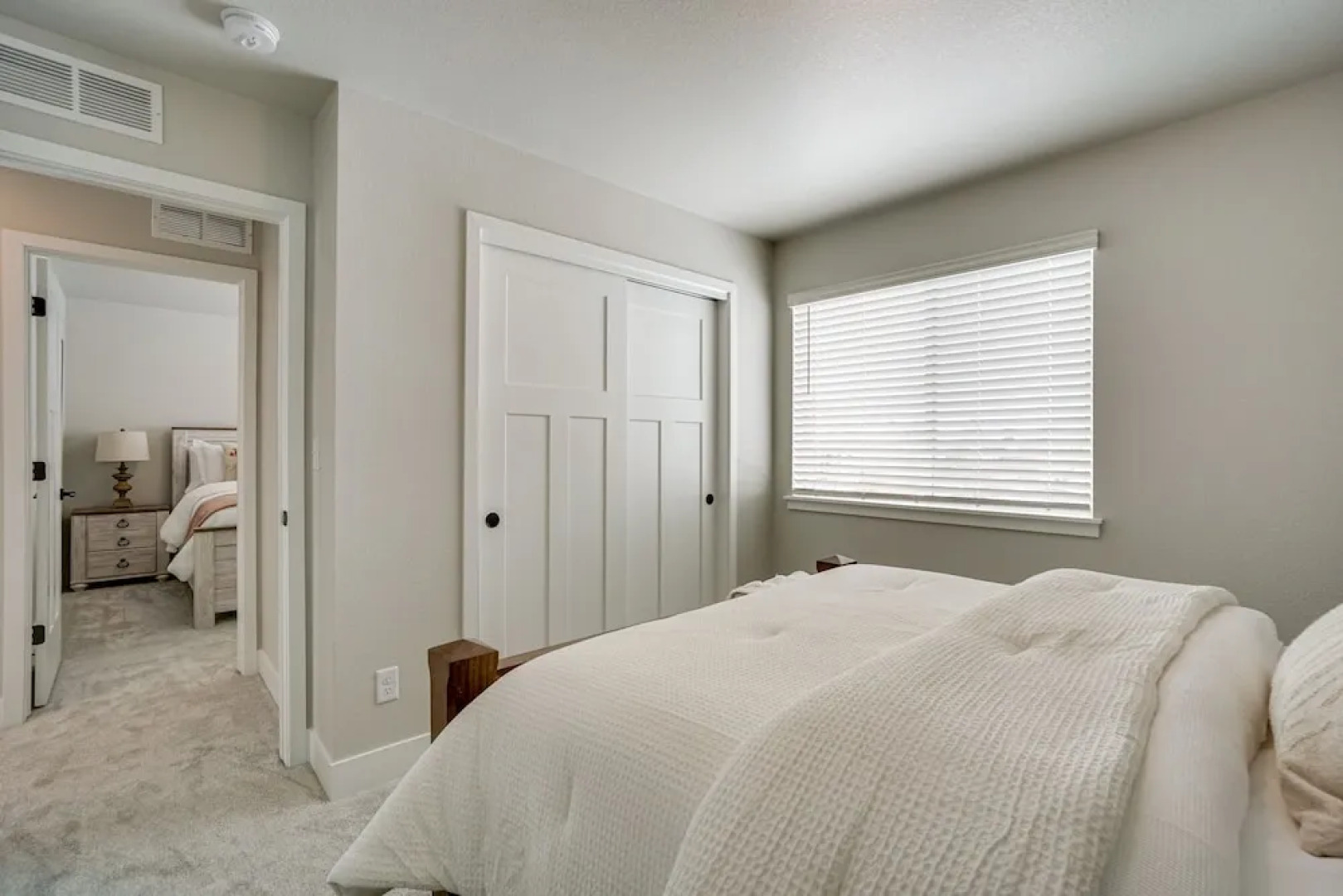 Family-friendly Townhome ~ 2 Mi to Windsor Lake!