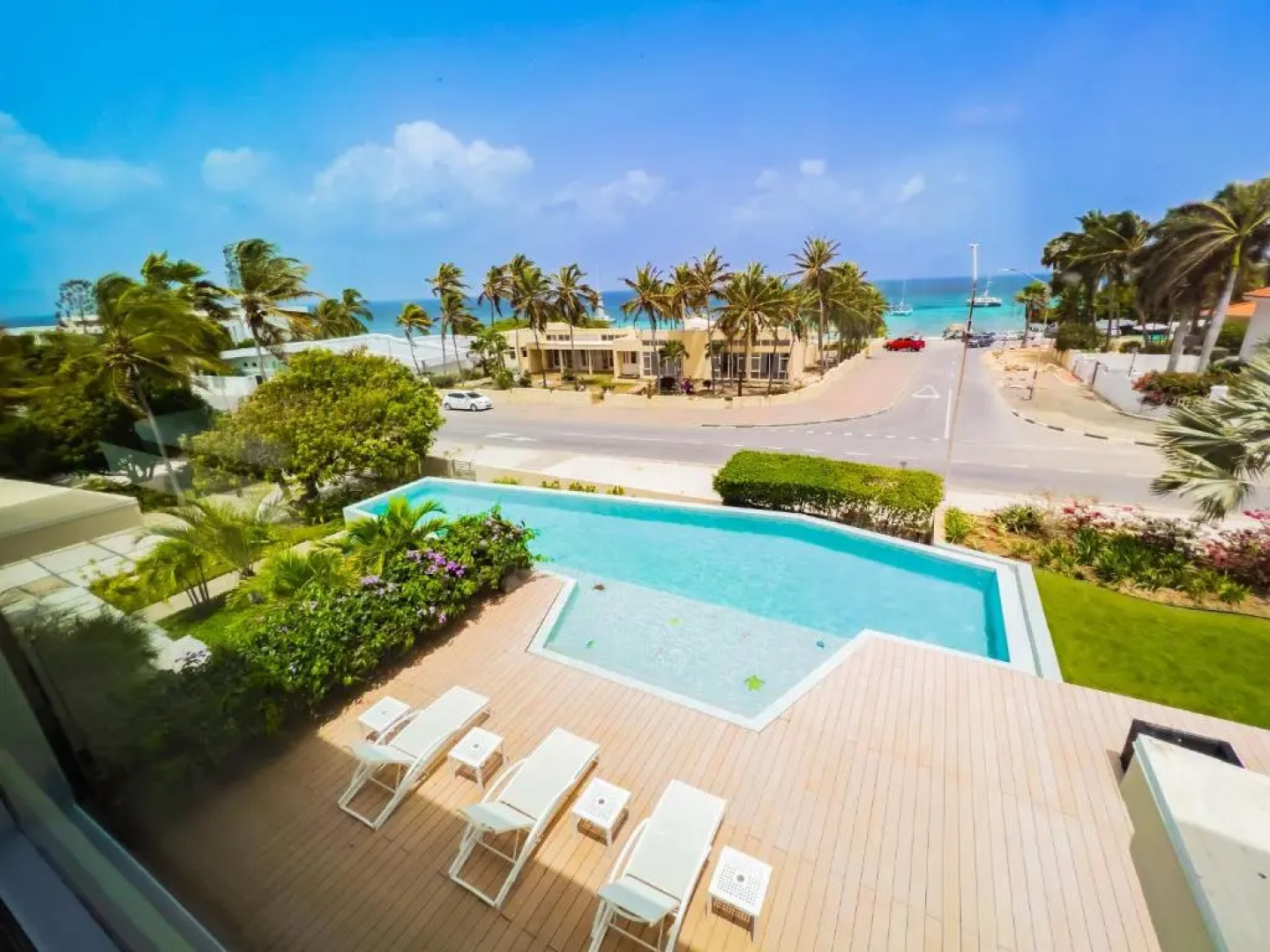 LG Smith Boulevard 558