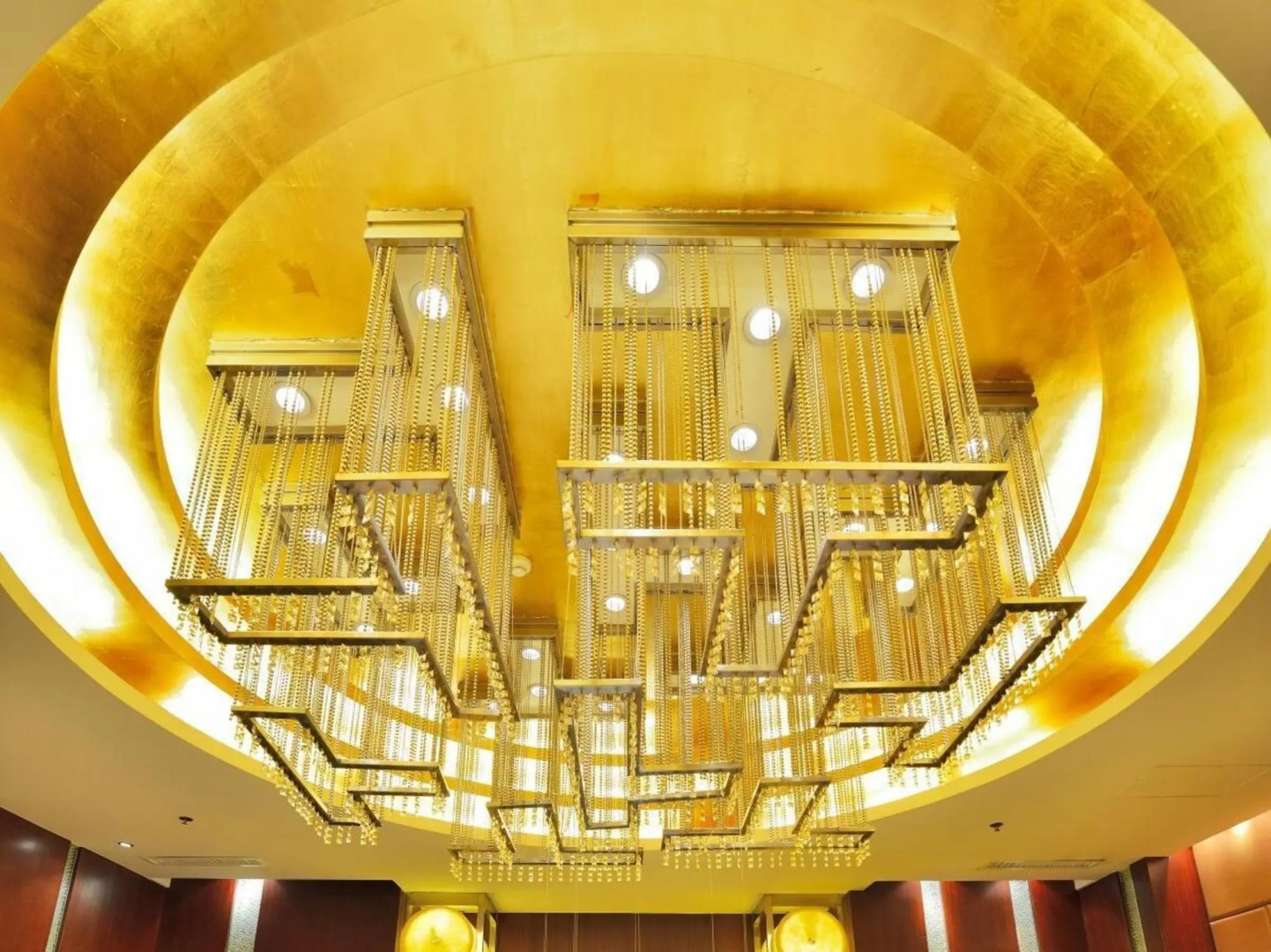 Luxemon Xinjiang Hongfu Hotel