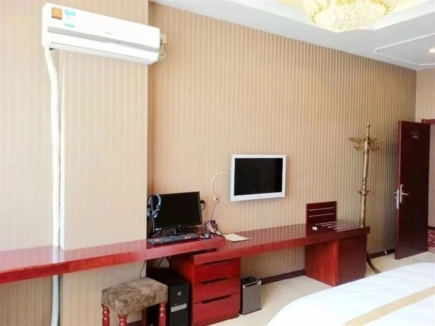 Junhao Business Hotel
