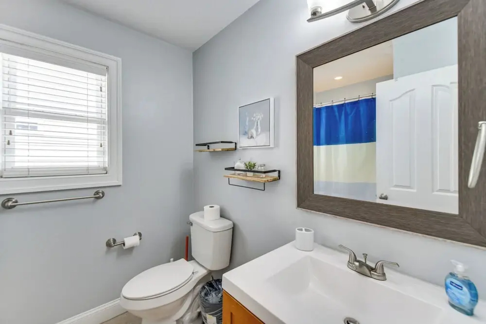 Inviting Norfolk Family Retreat: 1 Block to Beach!