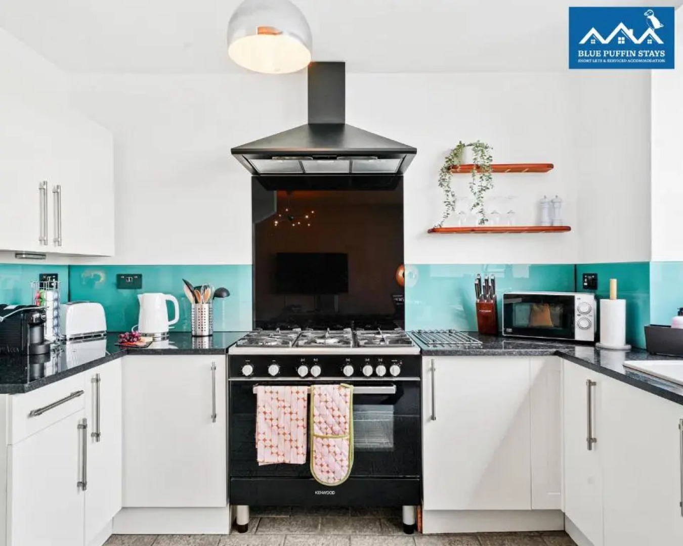 4 Bed Luxury Design House By Blue Puffin Stays with Hot tub, Foosball & Parking