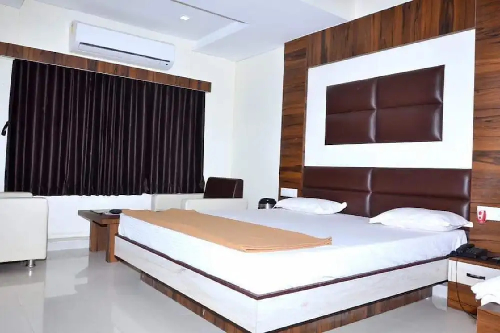 Hotel The New Holiday Inn