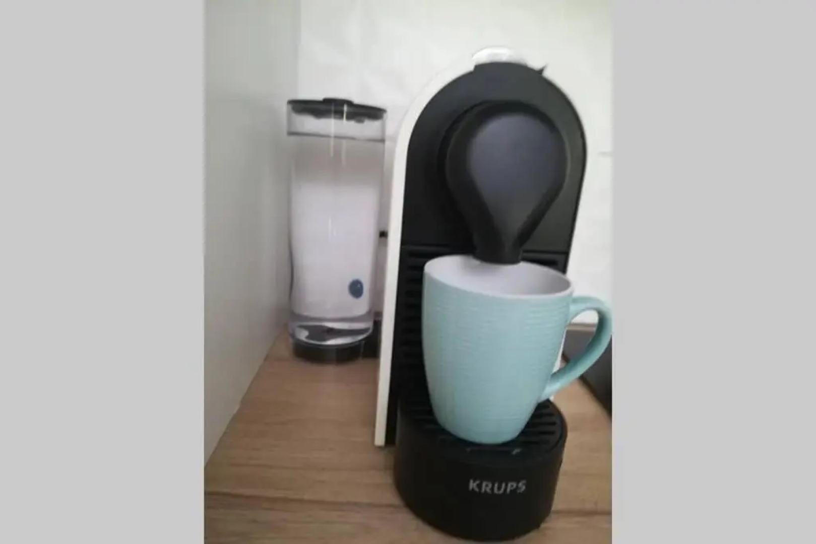 Studio renové en RDJ dans résidence de standing