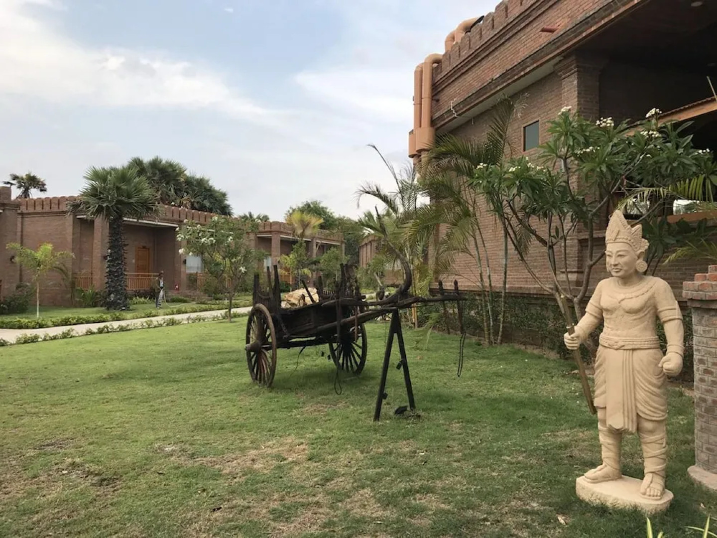 Famous Hotel Bagan 2