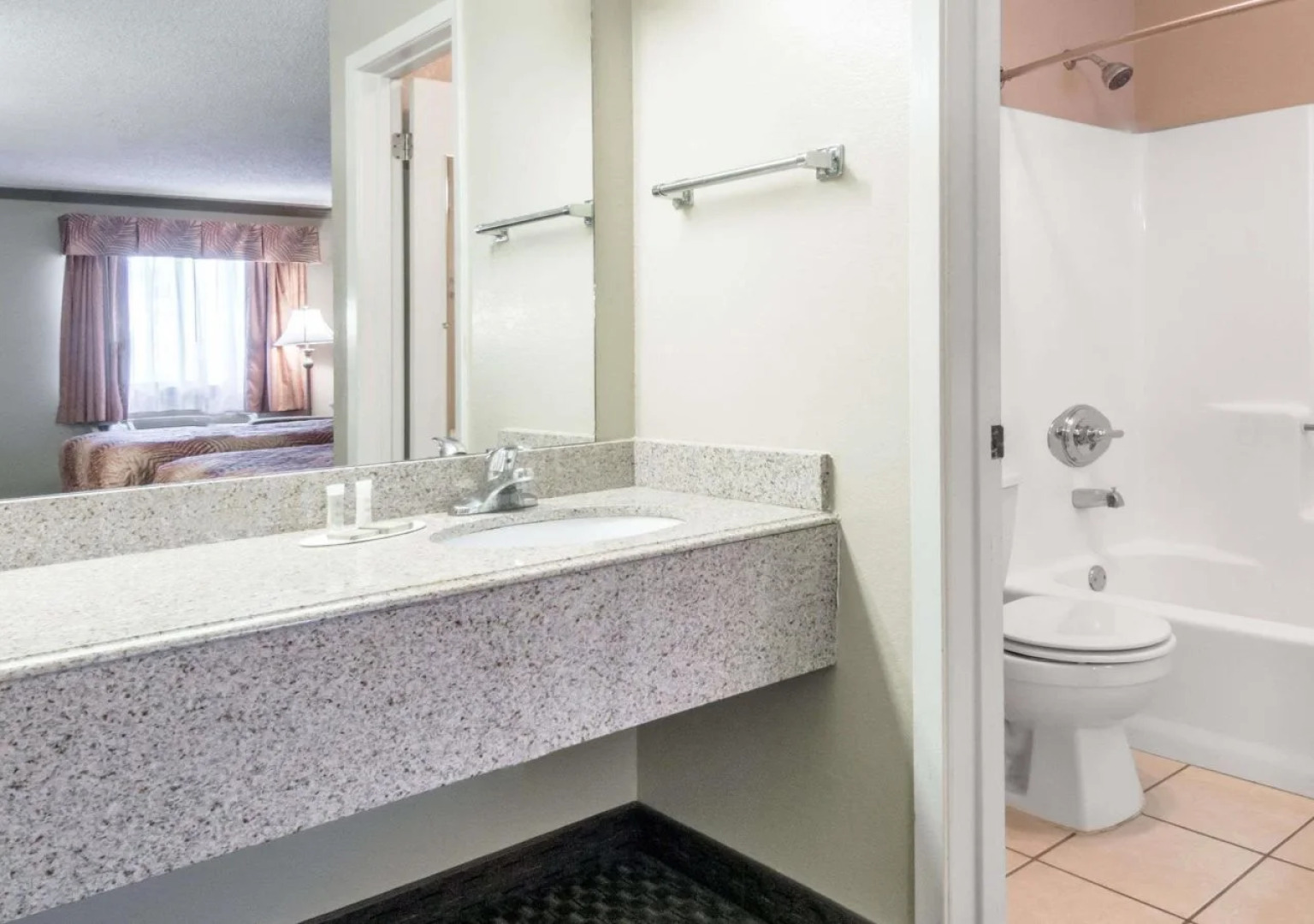 Hill Country Inn & Suites