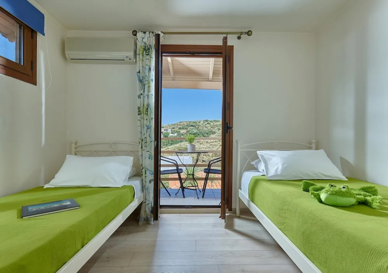 Spacious Villa With Shared Pool and Amazing View