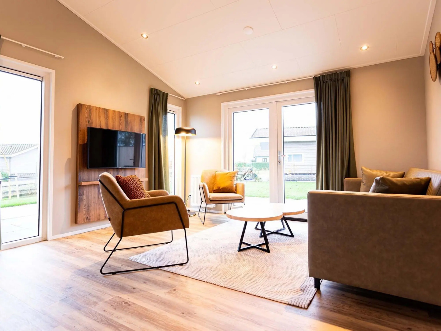 Detached, comfortable chalet with dishwasher, 8 km. from Hoorn