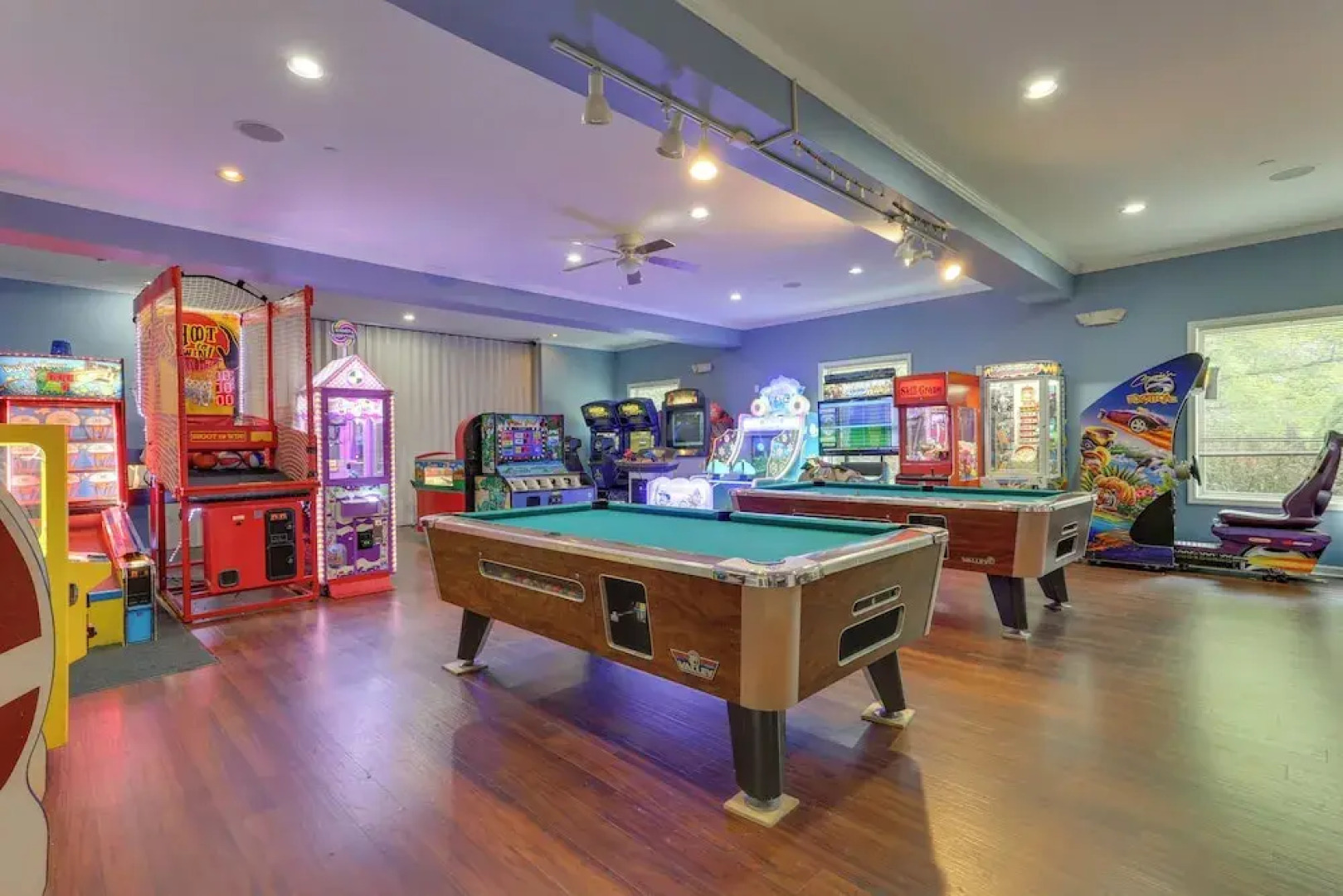 Screened Porch & Grill: Lake Ariel Vacation Rental