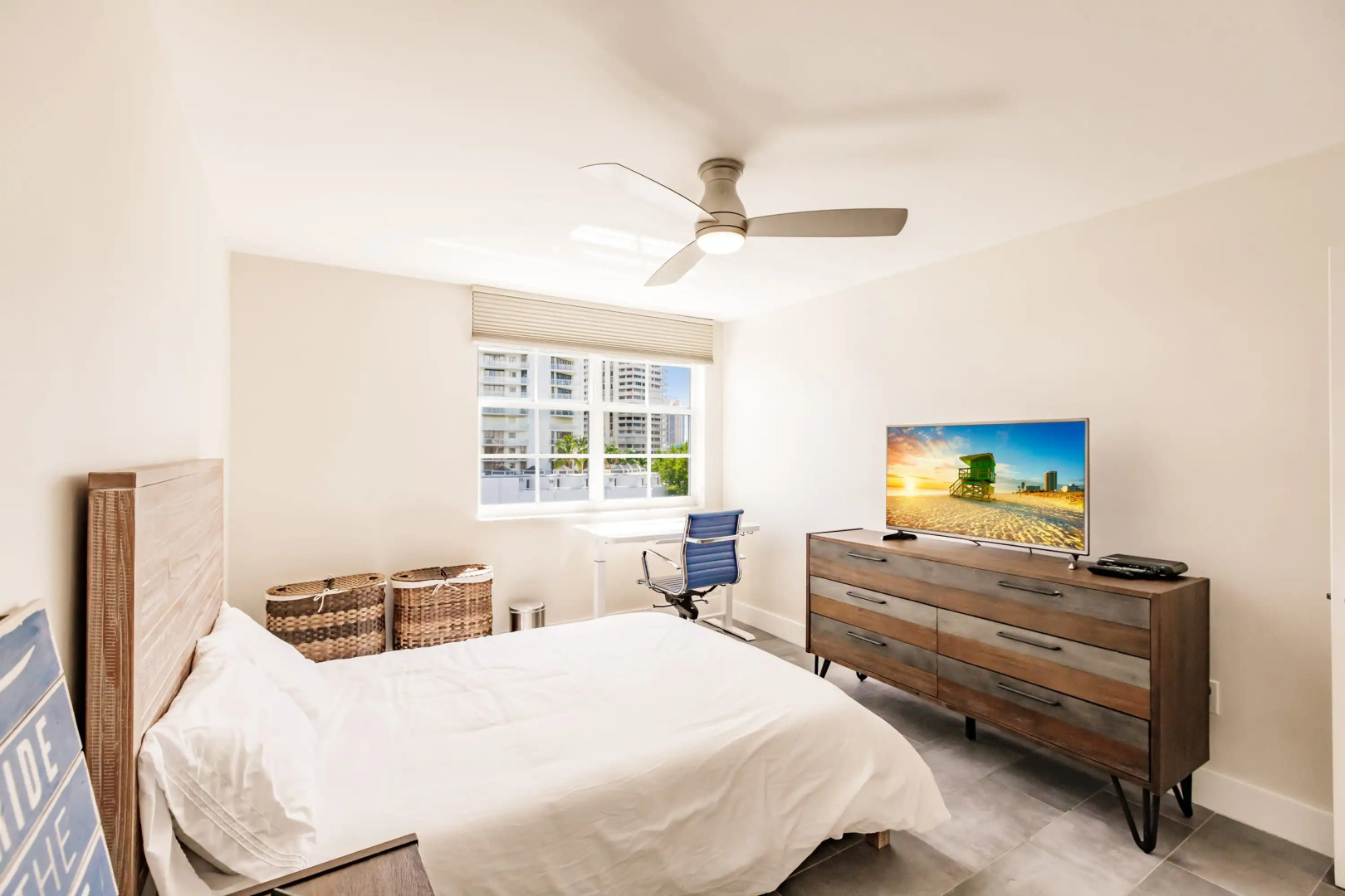 Uhost AI 3BR Condo Stunning Water Views