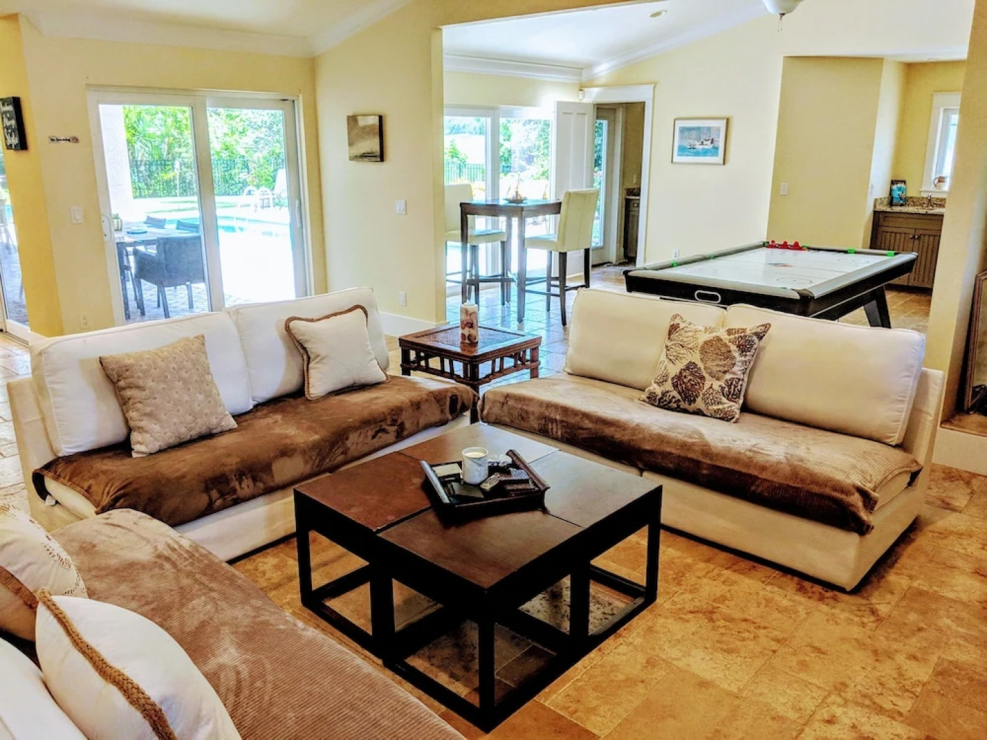 Palm River Estate - Five Bedroom Home