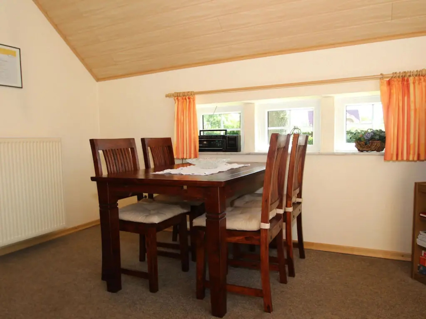 Terraced house in Strackholt with terrace