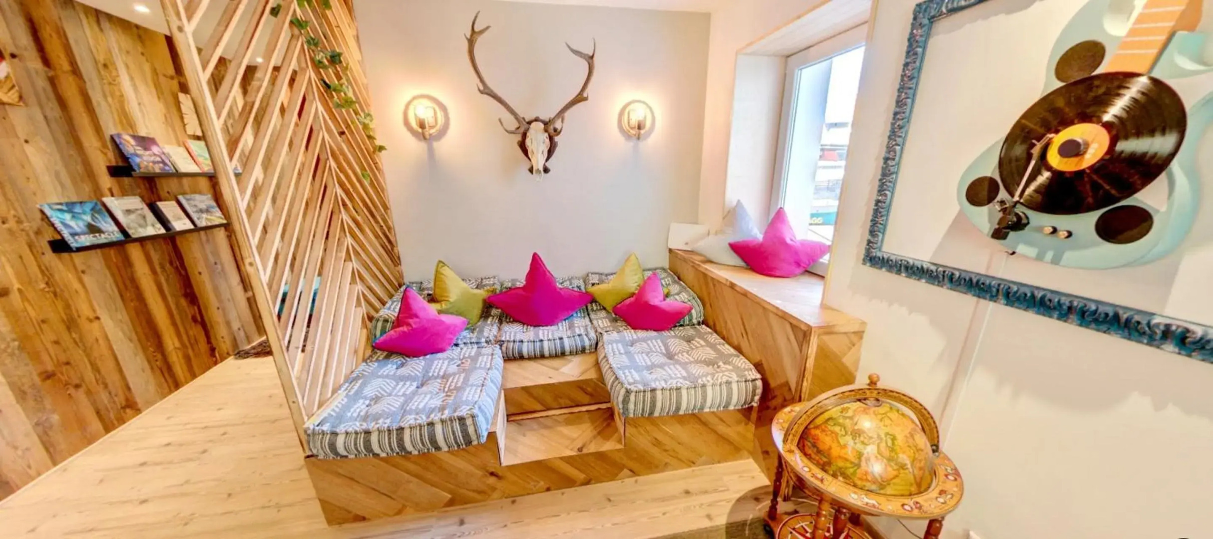 DMG - 'Funky First Floor' Unique Mountain Apartment