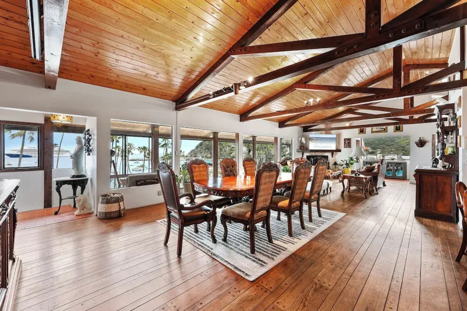 Catalina Courtyard Suites