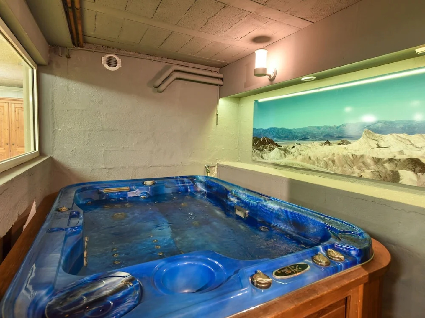 Detached Villa Within Walking Distance of the Beach, With a Swimming Pool and a Sauna