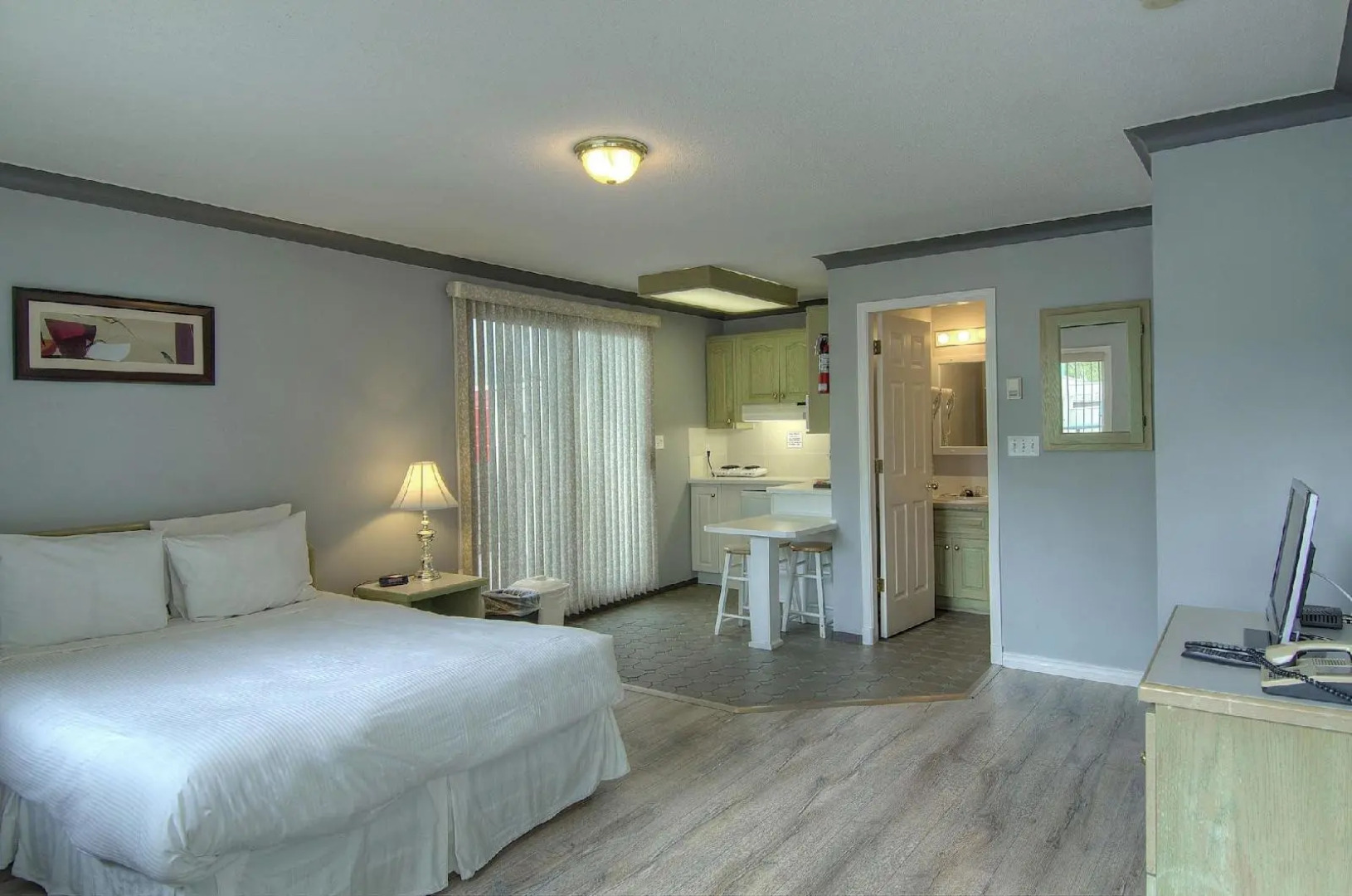 Tiki Shores Inn & Suites