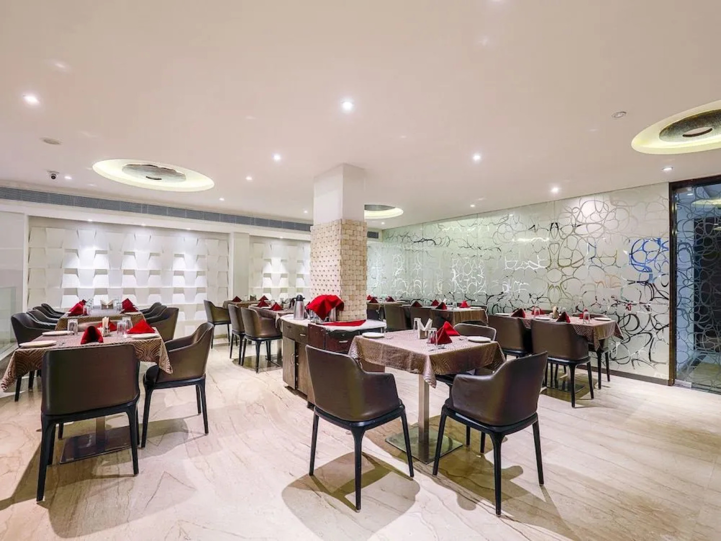 Capital O 1710 Hotel The Supreme