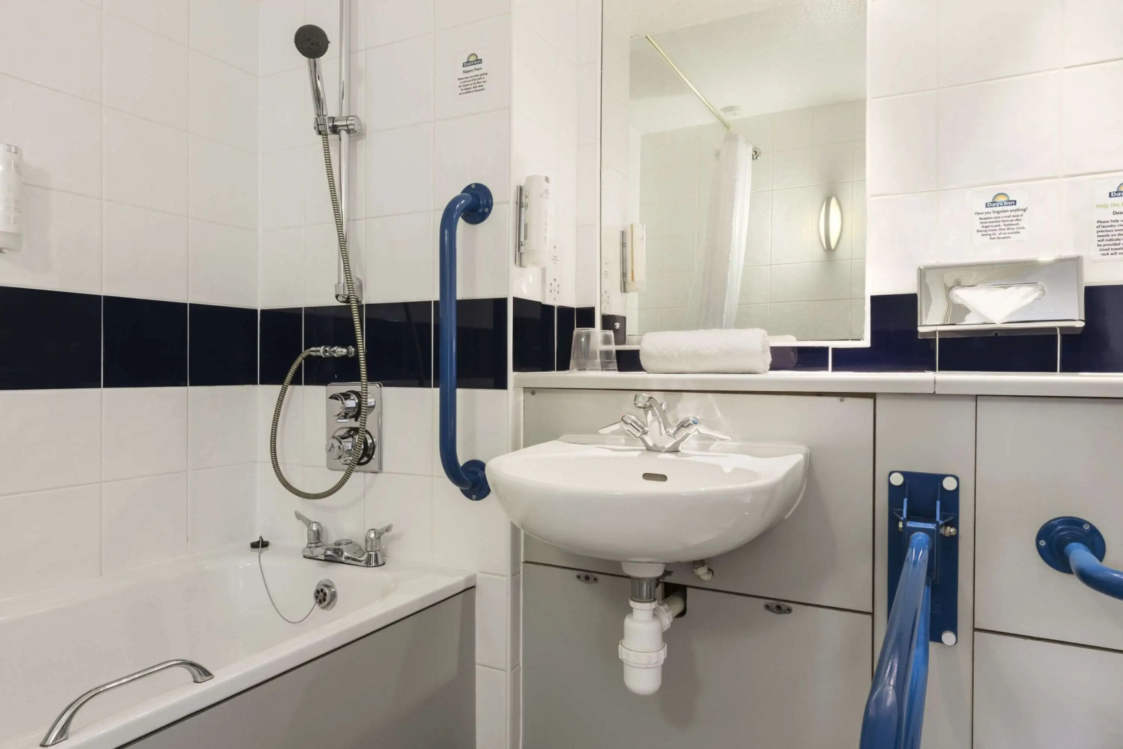 Days Inn by Wyndham Michaelwood M5