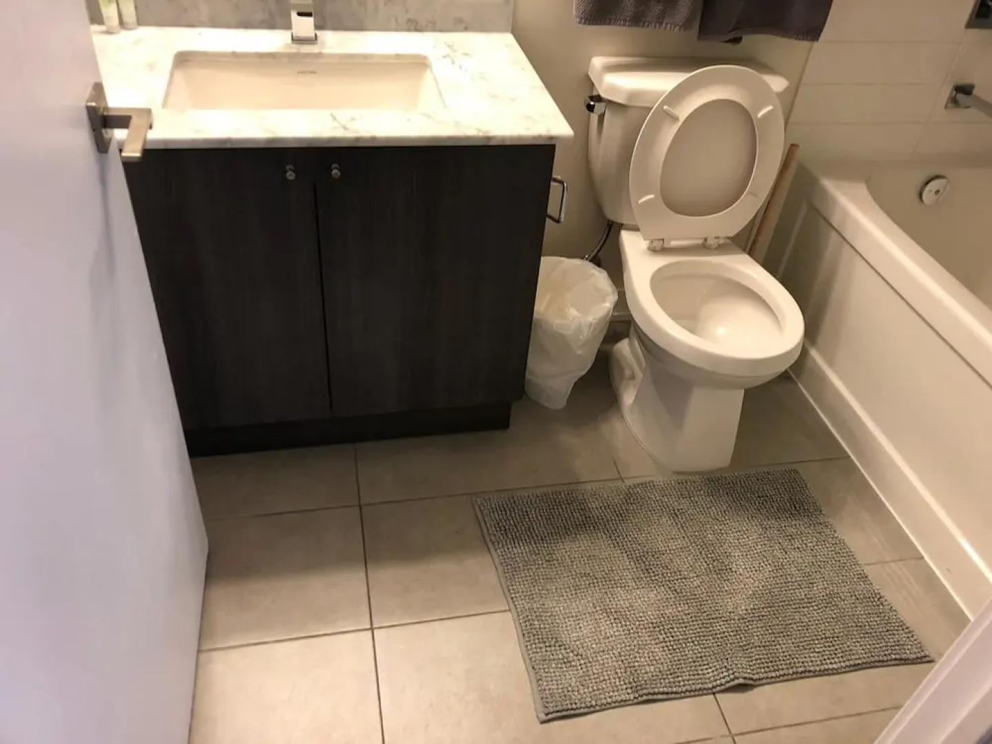 Deluxe Corner Suite - By Elite Suites