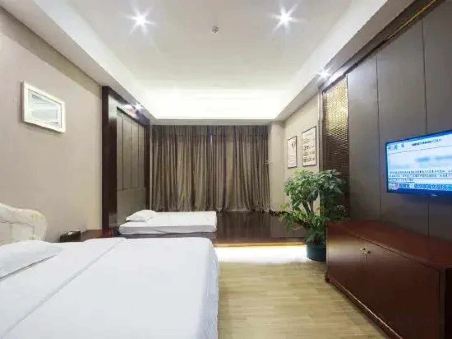 Zhangjiajie World Water Four Seasons International Hotel