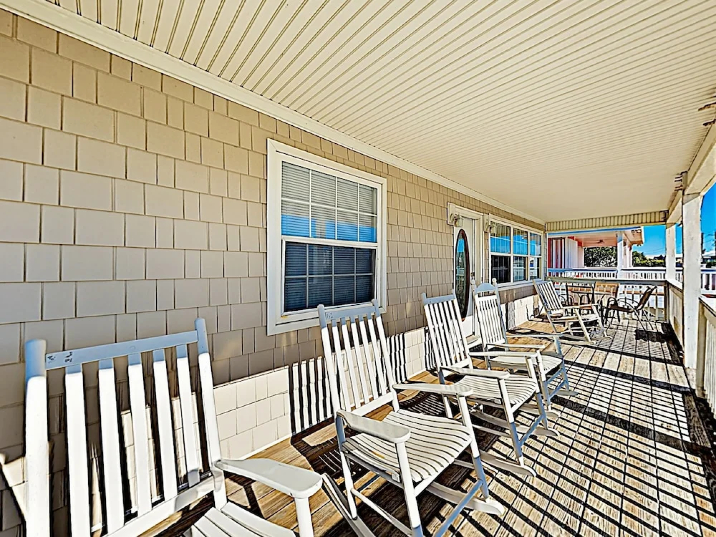 Fish N Hooks W/ Ocean-view Porch, Steps To Beach 5 Bedroom Home
