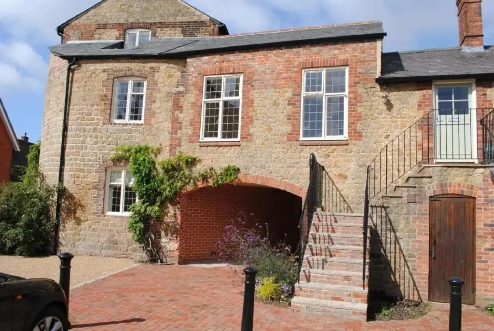 8 Angel Yard, Midhurst