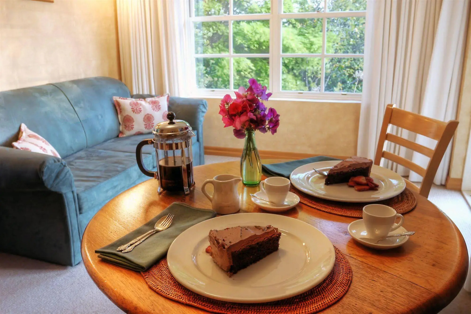 Vineyard Cottages & Cafe