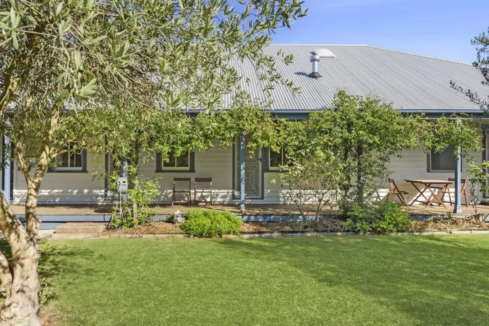 Ye Olde St Leonards Hotel Pet Friendly Sleeps 9