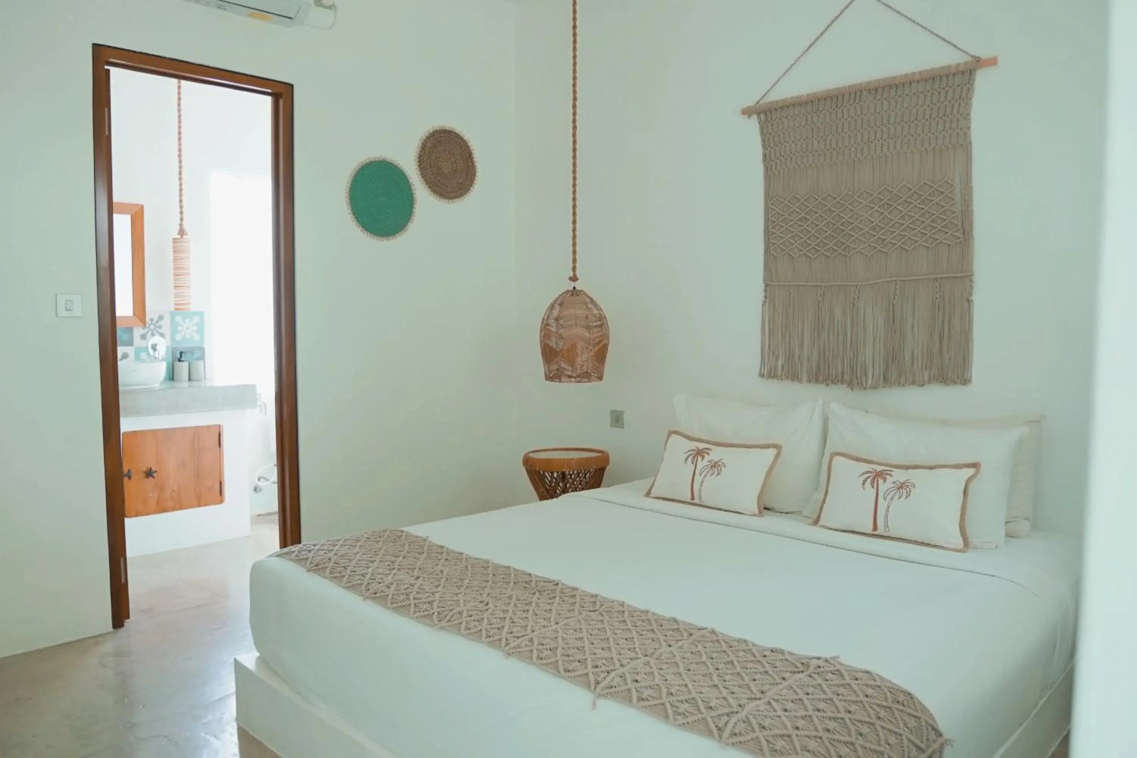 Seaesta Komodo Hotel & Hostel