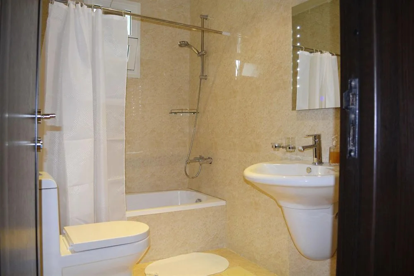 Leaders Plaza Apartments