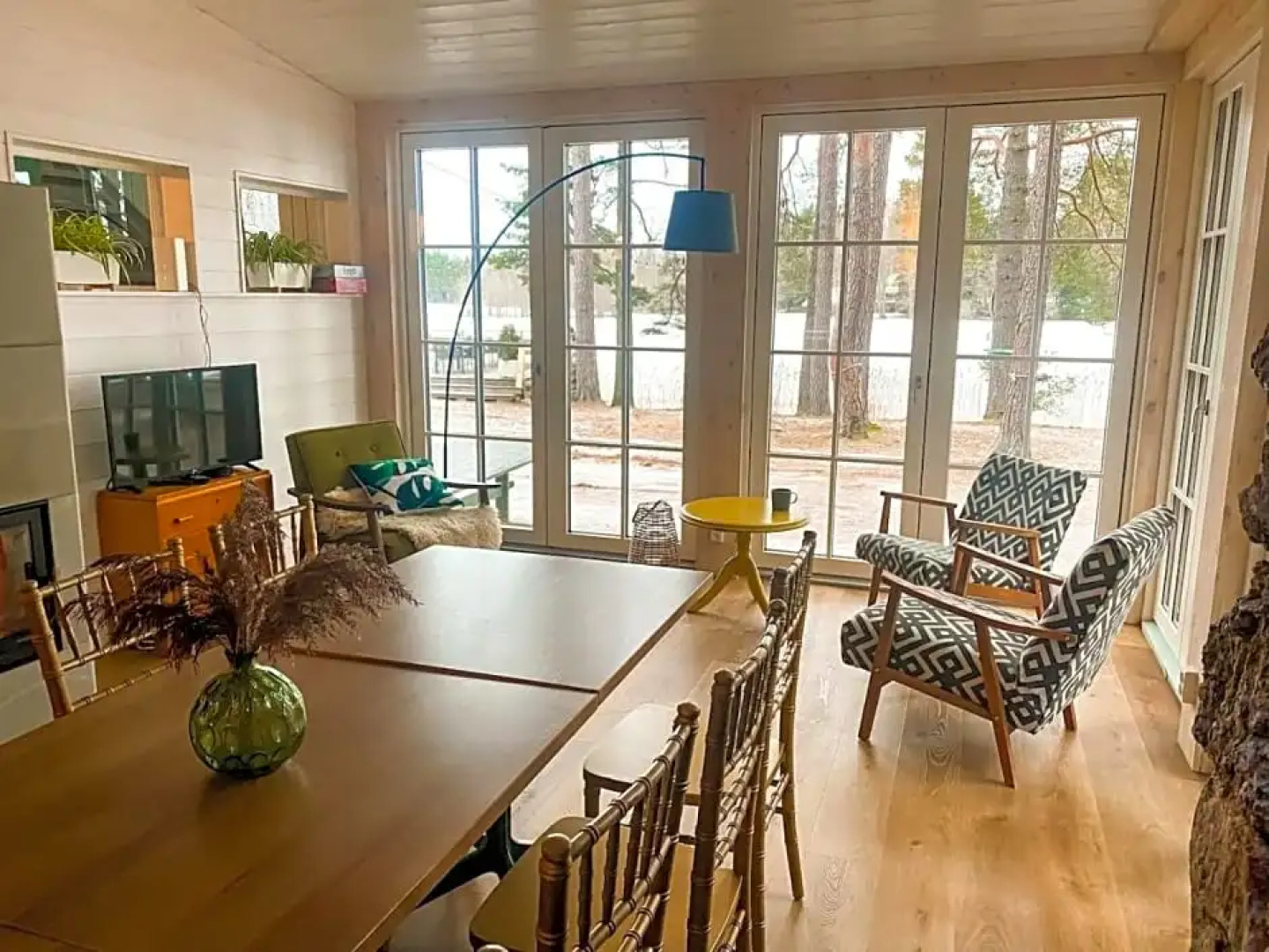 Saarj¿e puhkemaja tuba koos hommikus¿¿giga