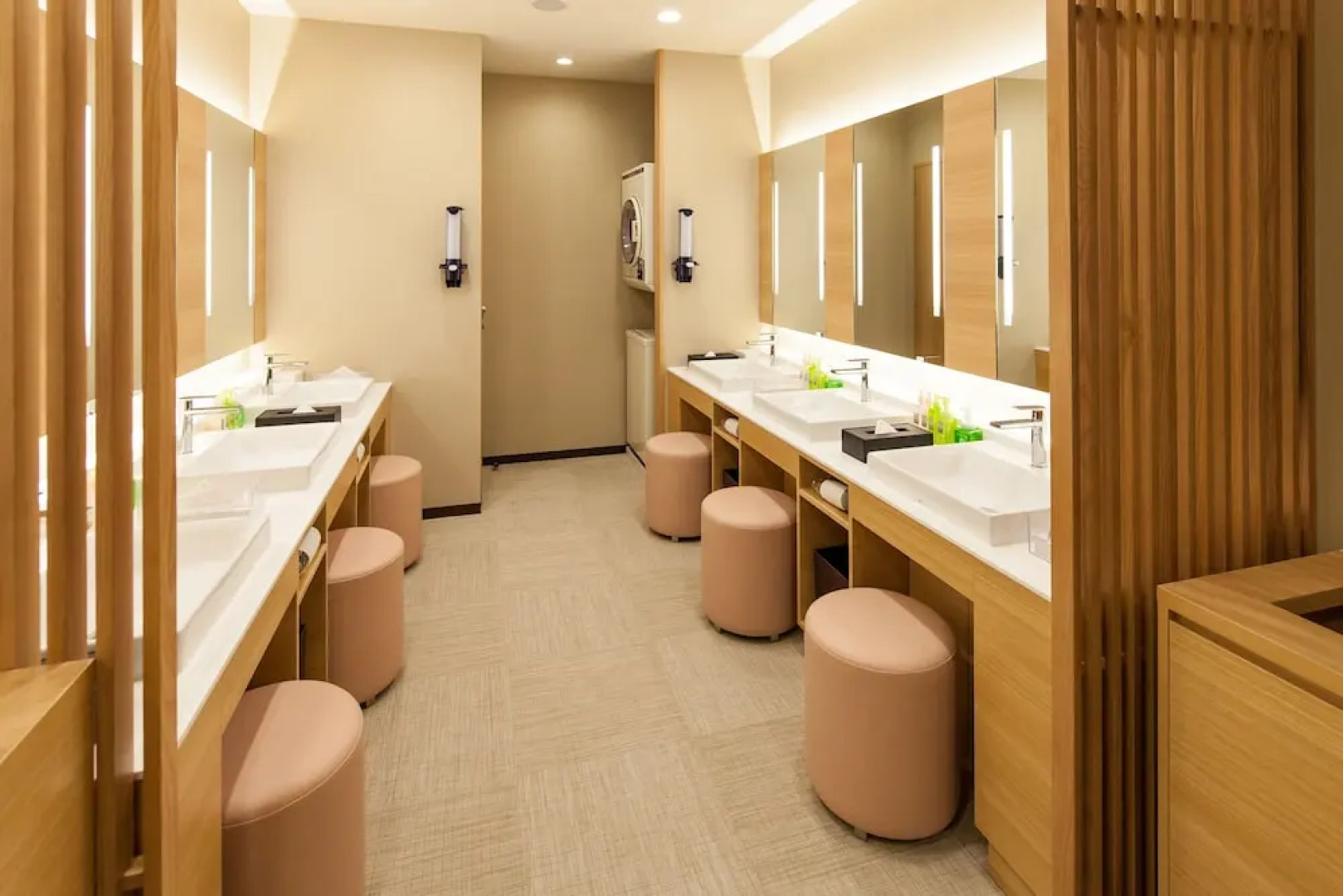 Y's Cabin Yokohama Kannai