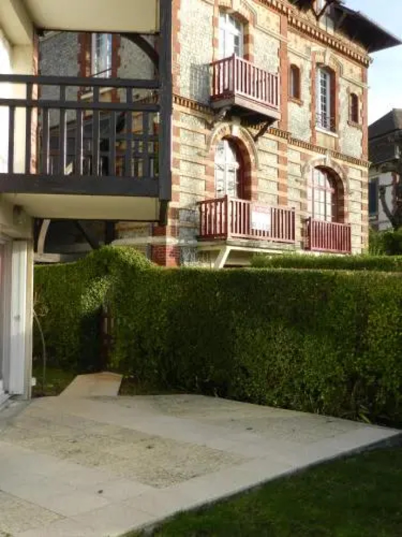 appartement proche mer avec jardin ensoleillé