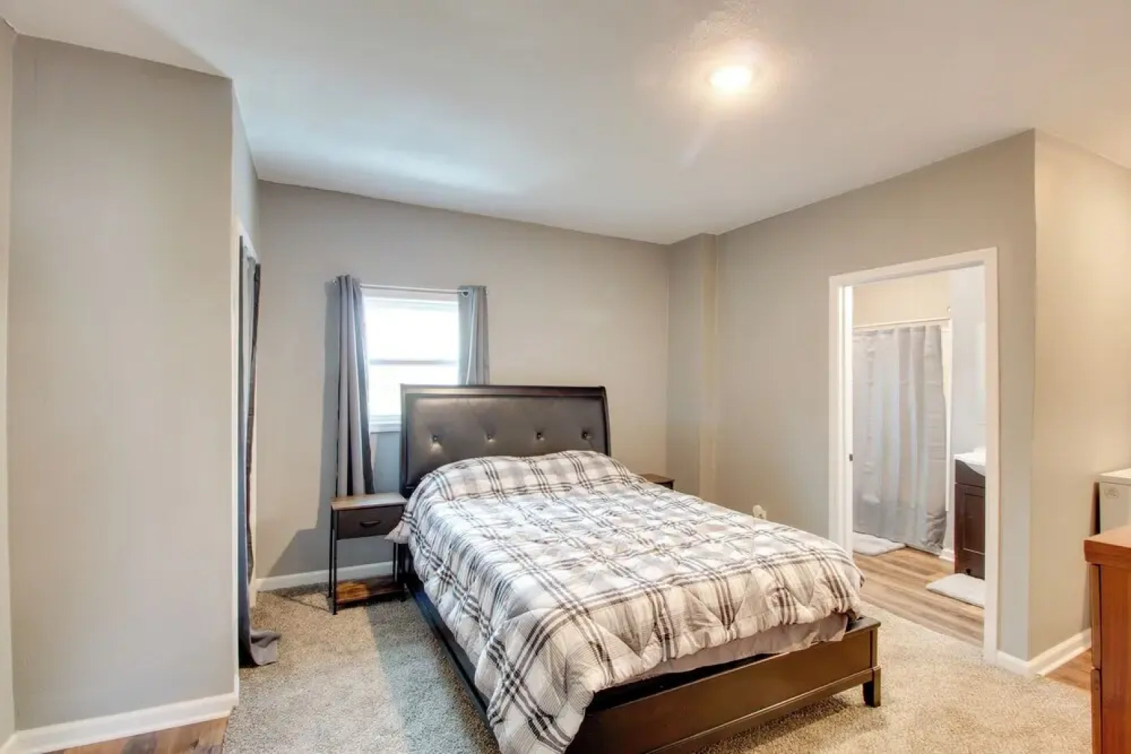 Cozy Missouri Escape w/ Balcony, Near Colleges!