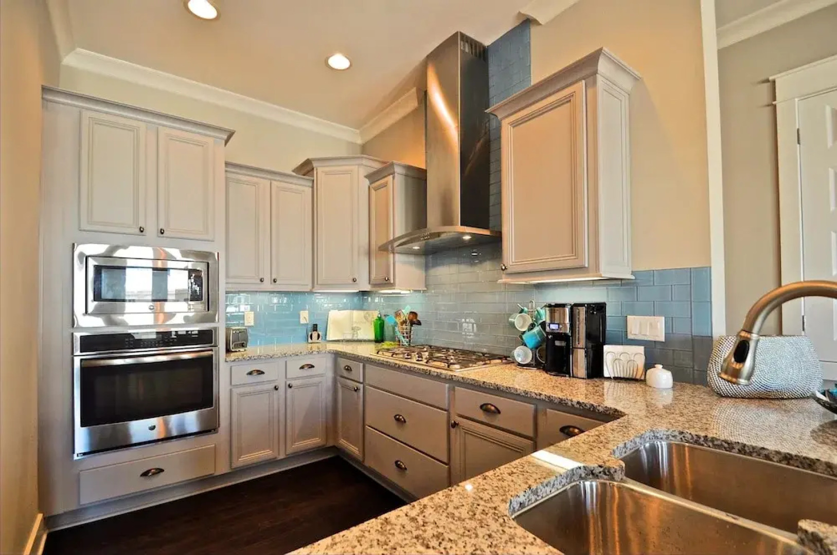 Hub A Hubba 2 Bedroom Condo By Coastal Dreamin