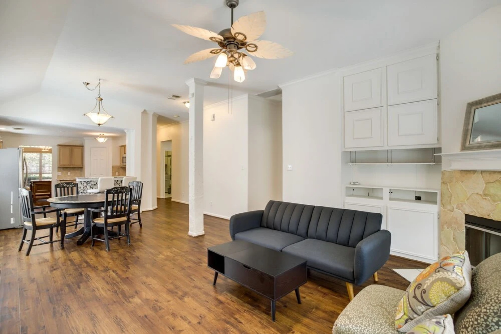 Pet-friendly Spring Home - 4 Mi to Six Flags!