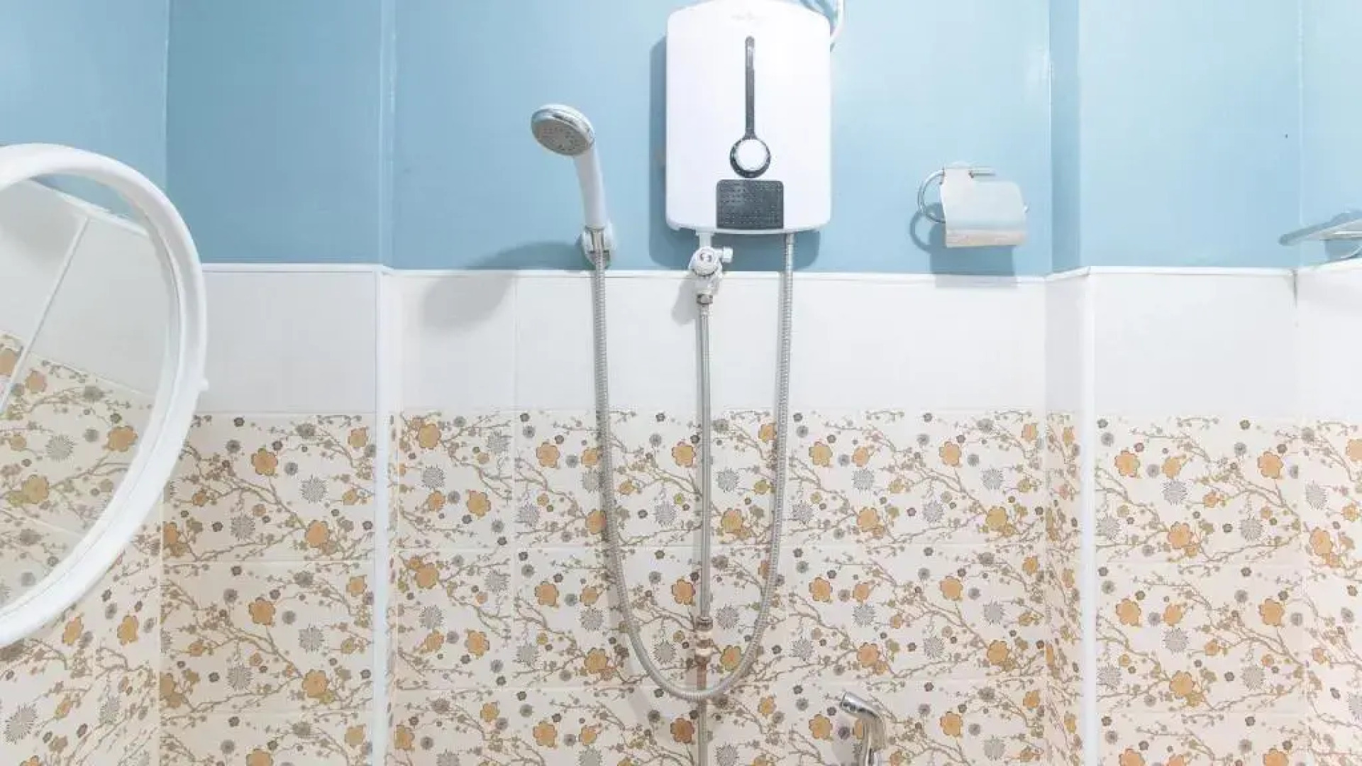 Queens Hometel by Oyo Rooms