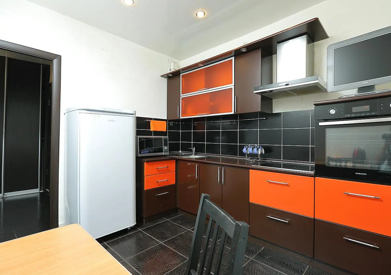 Vgosti на улице Алексеева 113