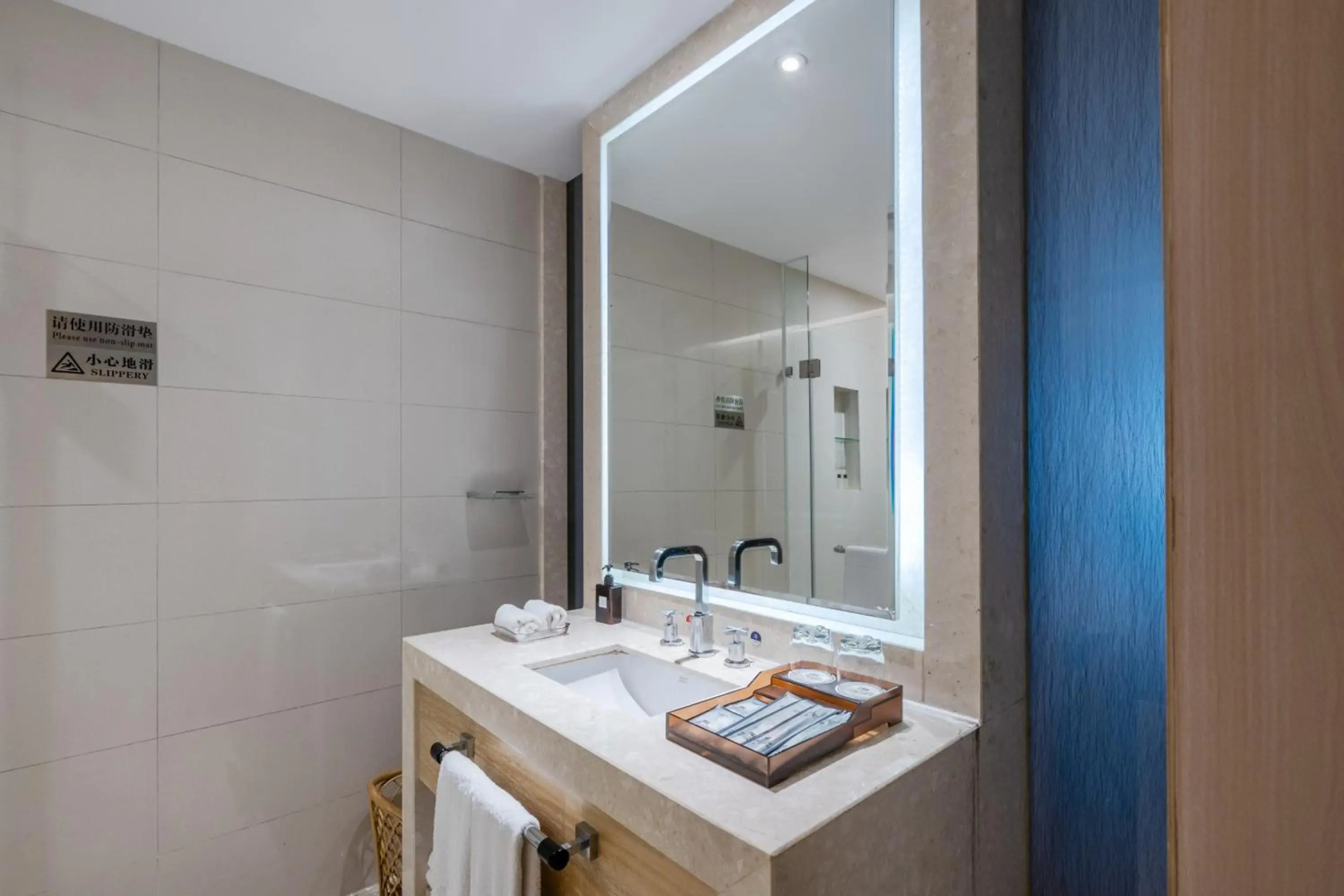 Guangzhou Pearl River International Hotel （Yijing Lu Metro Station）