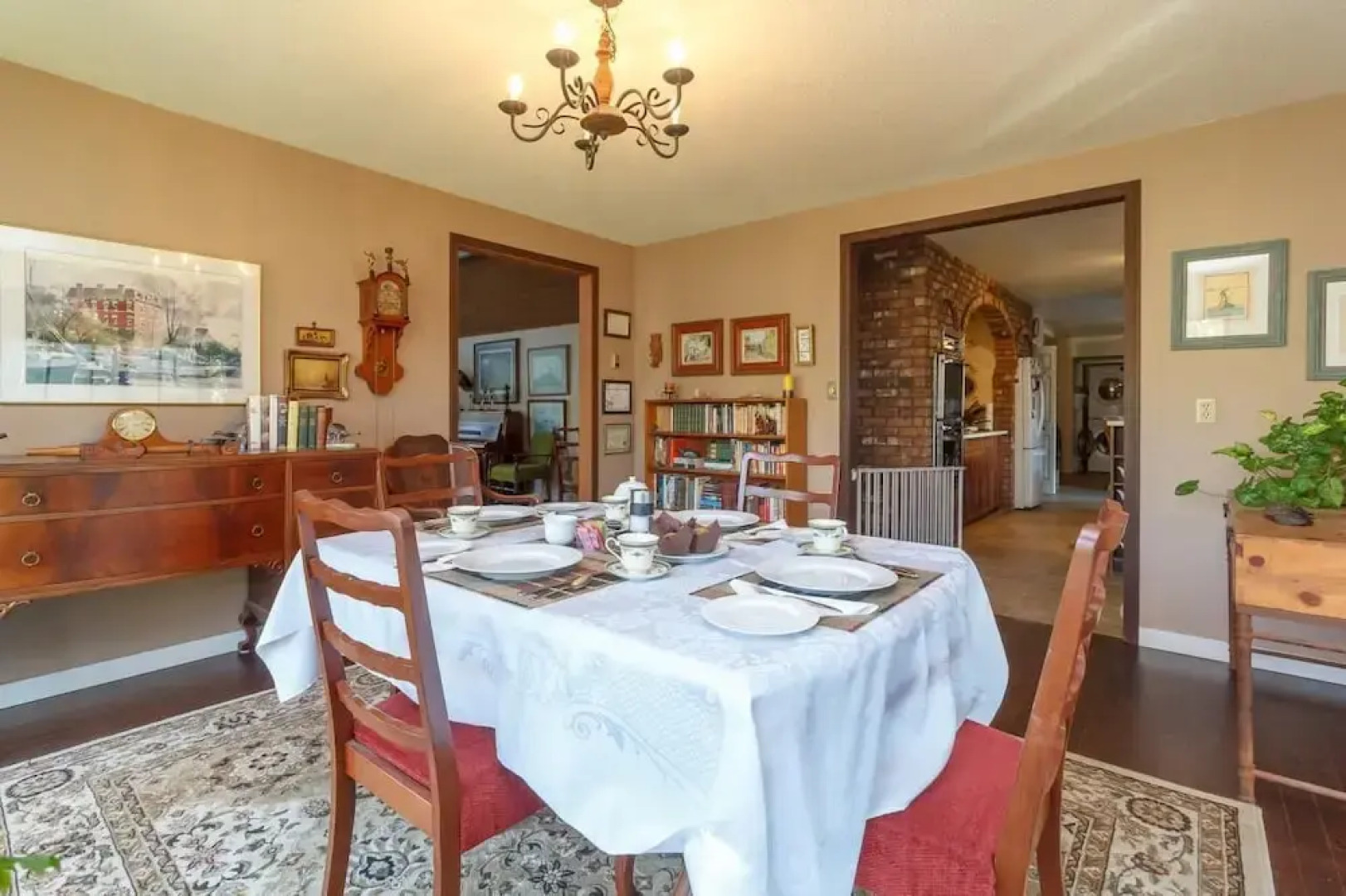 Cole's Bay Vacation Retreat Library Room