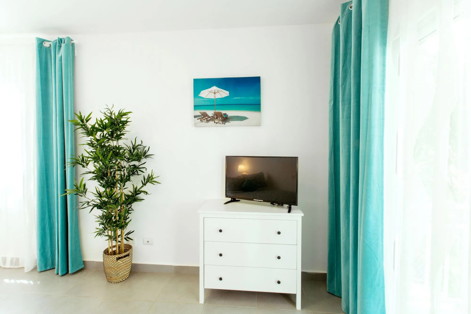 Tropicana Suites Deluxe Beach Club & Pool