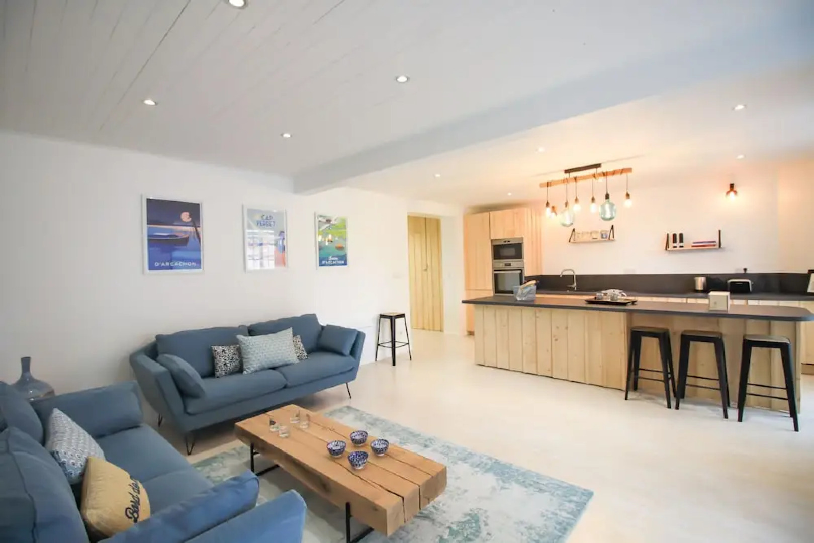 Maison bleue du bassin