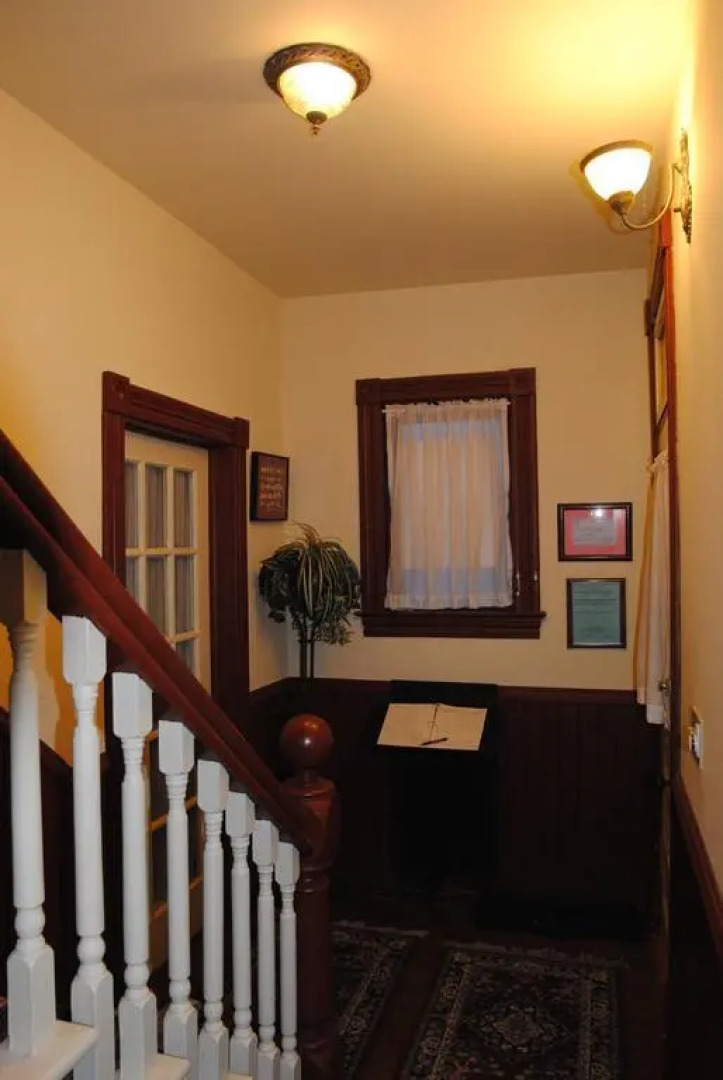 The Sleepy Senator Guest House